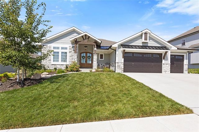 809 Bridgeshire Drive, Raymore, MO 64083