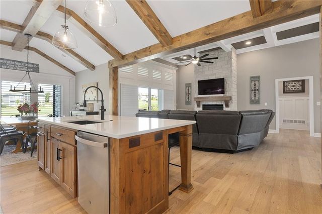 809 Bridgeshire Drive, Raymore, MO 64083