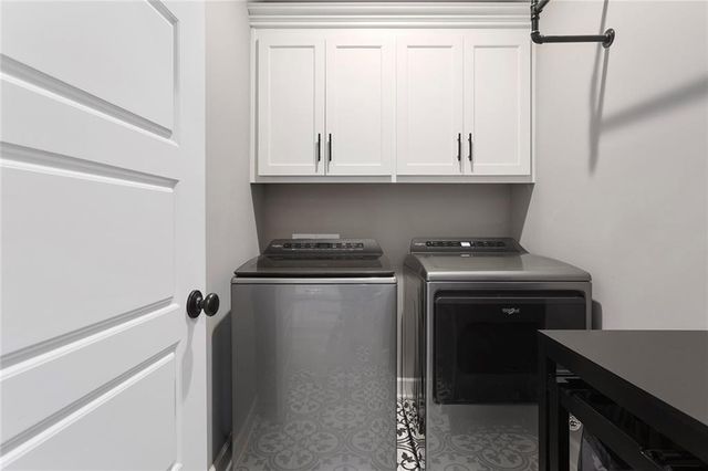 809 Bridgeshire Drive, Raymore, MO 64083