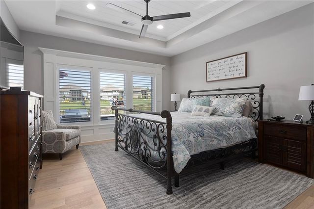 809 Bridgeshire Drive, Raymore, MO 64083