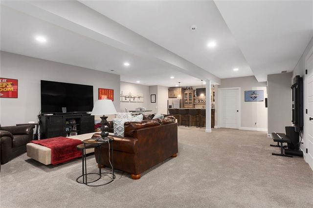 809 Bridgeshire Drive, Raymore, MO 64083