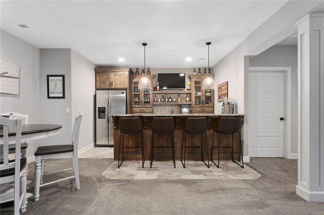 809 Bridgeshire Drive, Raymore, MO 64083