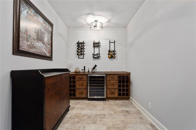 809 Bridgeshire Drive, Raymore, MO 64083