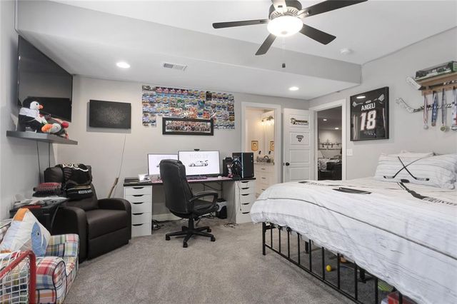 809 Bridgeshire Drive, Raymore, MO 64083