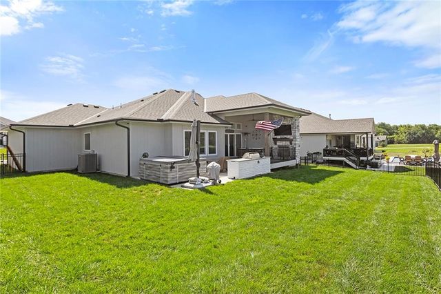 809 Bridgeshire Drive, Raymore, MO 64083