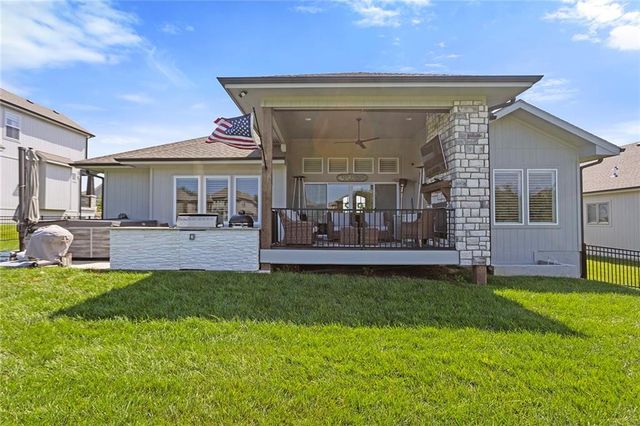 809 Bridgeshire Drive, Raymore, MO 64083