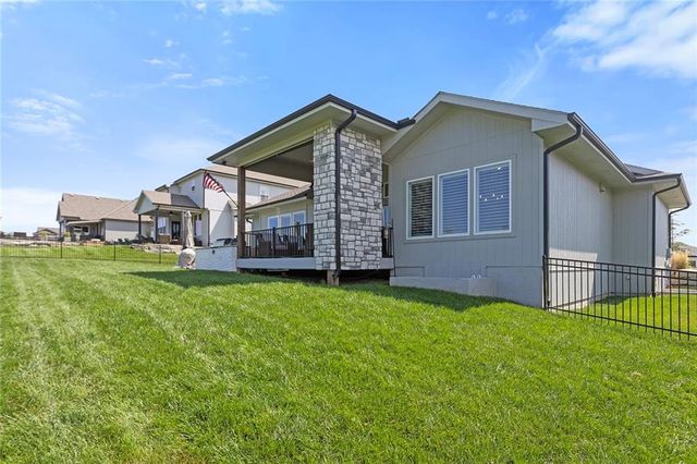 809 Bridgeshire Drive, Raymore, MO 64083