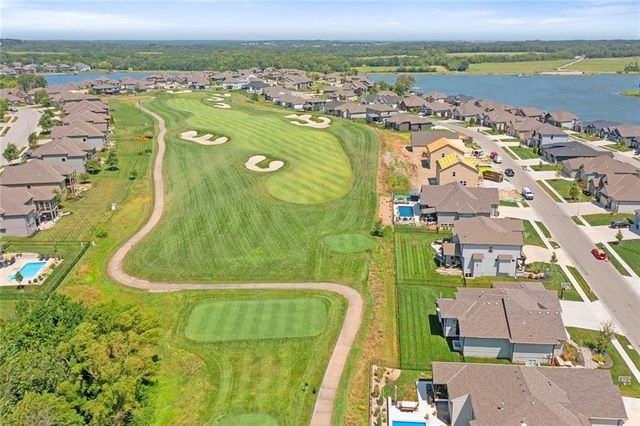 809 Bridgeshire Drive, Raymore, MO 64083