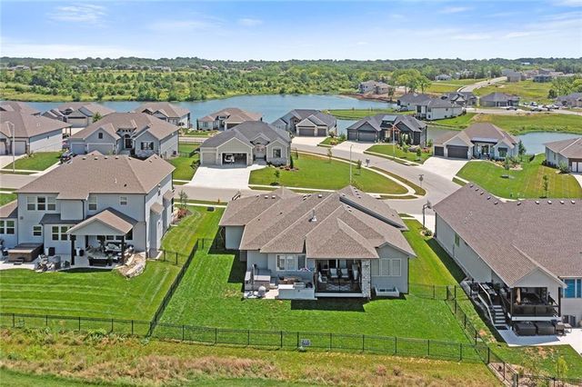 809 Bridgeshire Drive, Raymore, MO 64083