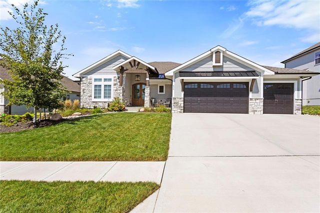 809 Bridgeshire Drive, Raymore, MO 64083