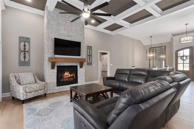 809 Bridgeshire Drive, Raymore, MO 64083