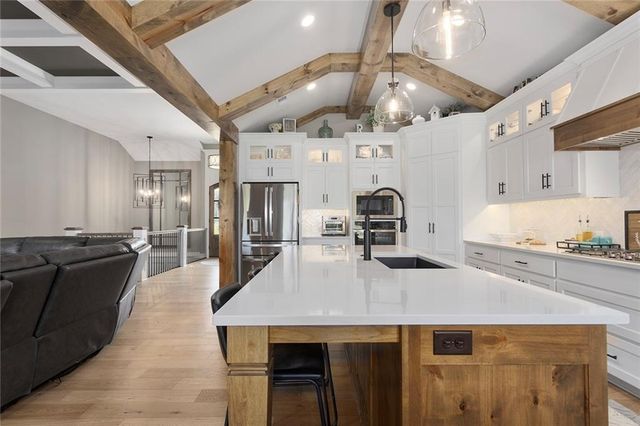 809 Bridgeshire Drive, Raymore, MO 64083