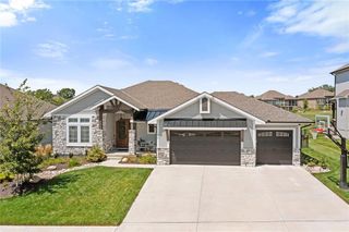 809 Bridgeshire Drive, Raymore, MO 64083