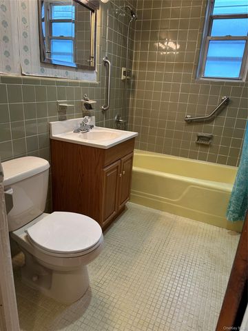68-20 65th Street, Ridgewood, NY 11385