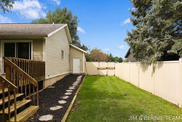 3114 Fox Fire Trail, Zeeland, MI 49464