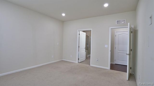38731 Chasewood Court, Farmington, MI 48335