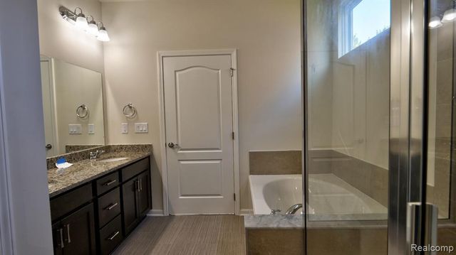 38731 Chasewood Court, Farmington, MI 48335