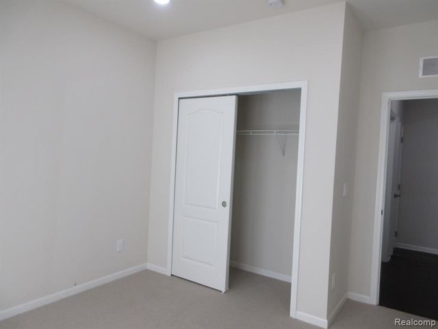38731 Chasewood Court, Farmington, MI 48335