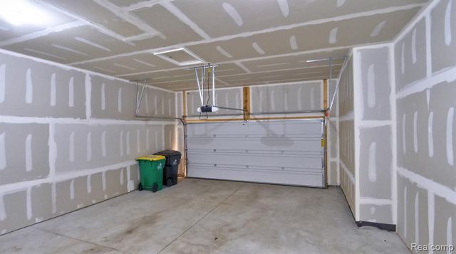 38731 Chasewood Court, Farmington, MI 48335
