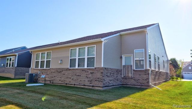 38731 Chasewood Court, Farmington, MI 48335