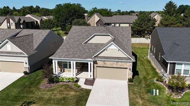 38731 Chasewood Court, Farmington, MI 48335