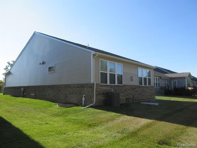 38731 Chasewood Court, Farmington, MI 48335