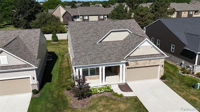 38731 Chasewood Court, Farmington, MI 48335