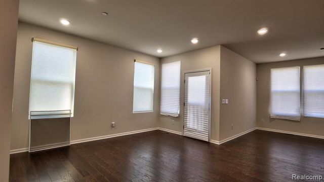 38731 Chasewood Court, Farmington, MI 48335