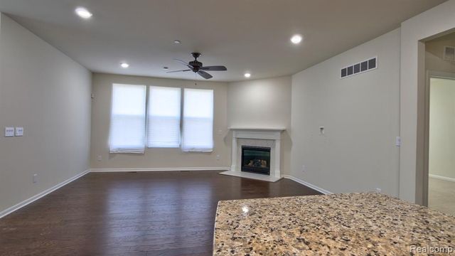 38731 Chasewood Court, Farmington, MI 48335