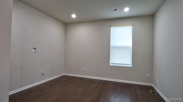 38731 Chasewood Court, Farmington, MI 48335