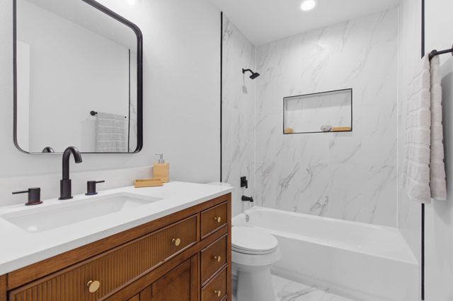 5603 Rue Street, Houston, TX 77033