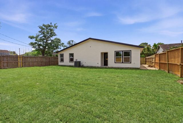 5603 Rue Street, Houston, TX 77033