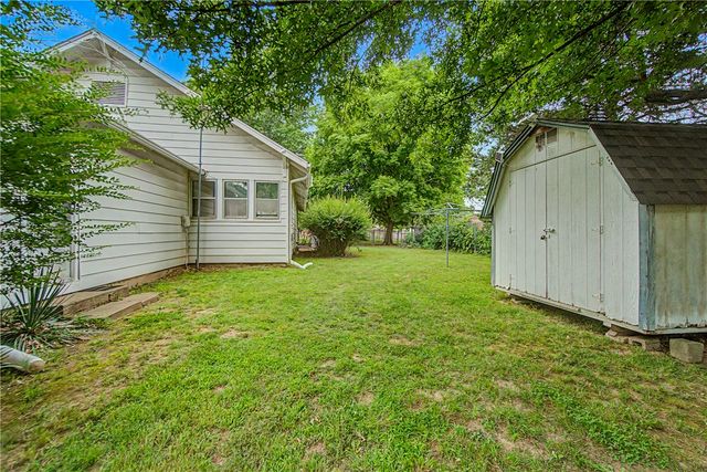 1405 N 40th Street, Springdale, AR 72762