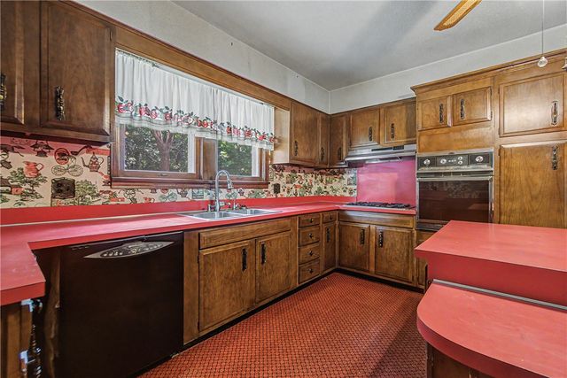 1405 N 40th Street, Springdale, AR 72762