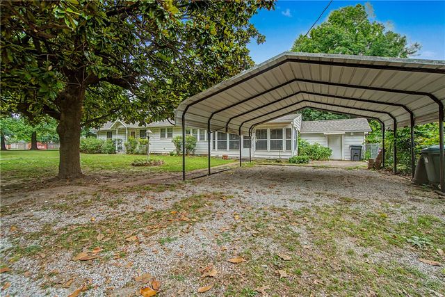 1405 N 40th Street, Springdale, AR 72762
