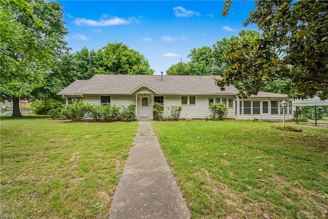 1405 N 40th Street, Springdale, AR 72762