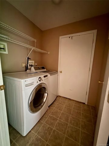 6 Deer Ct Drive, Middletown, NY 10940