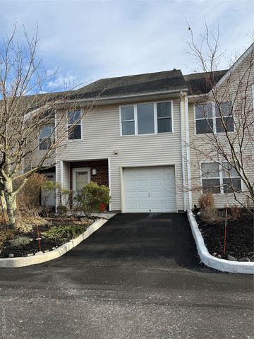 6 Deer Ct Drive, Middletown, NY 10940