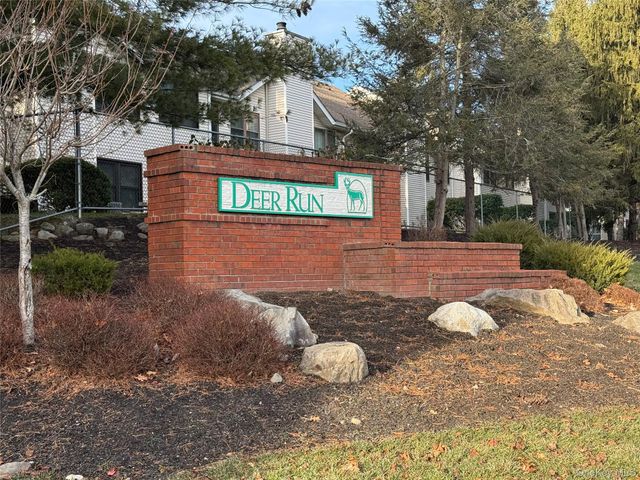 6 Deer Ct Drive, Middletown, NY 10940