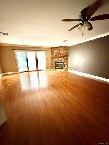 6 Deer Ct Drive, Middletown, NY 10940