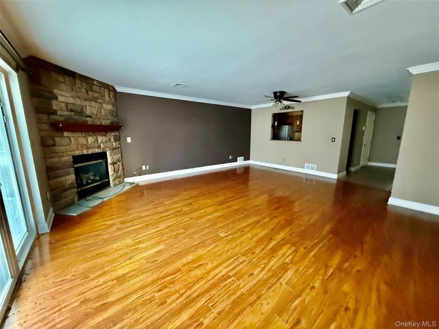 6 Deer Ct Drive, Middletown, NY 10940