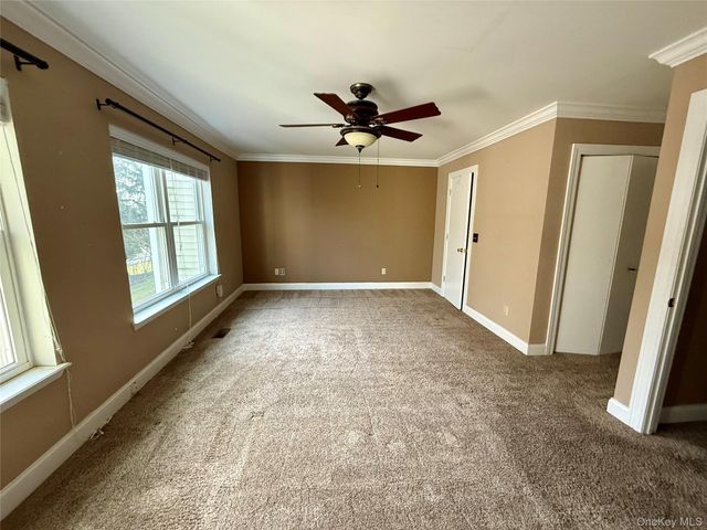 6 Deer Ct Drive, Middletown, NY 10940