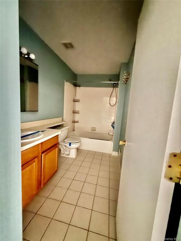 6 Deer Ct Drive, Middletown, NY 10940