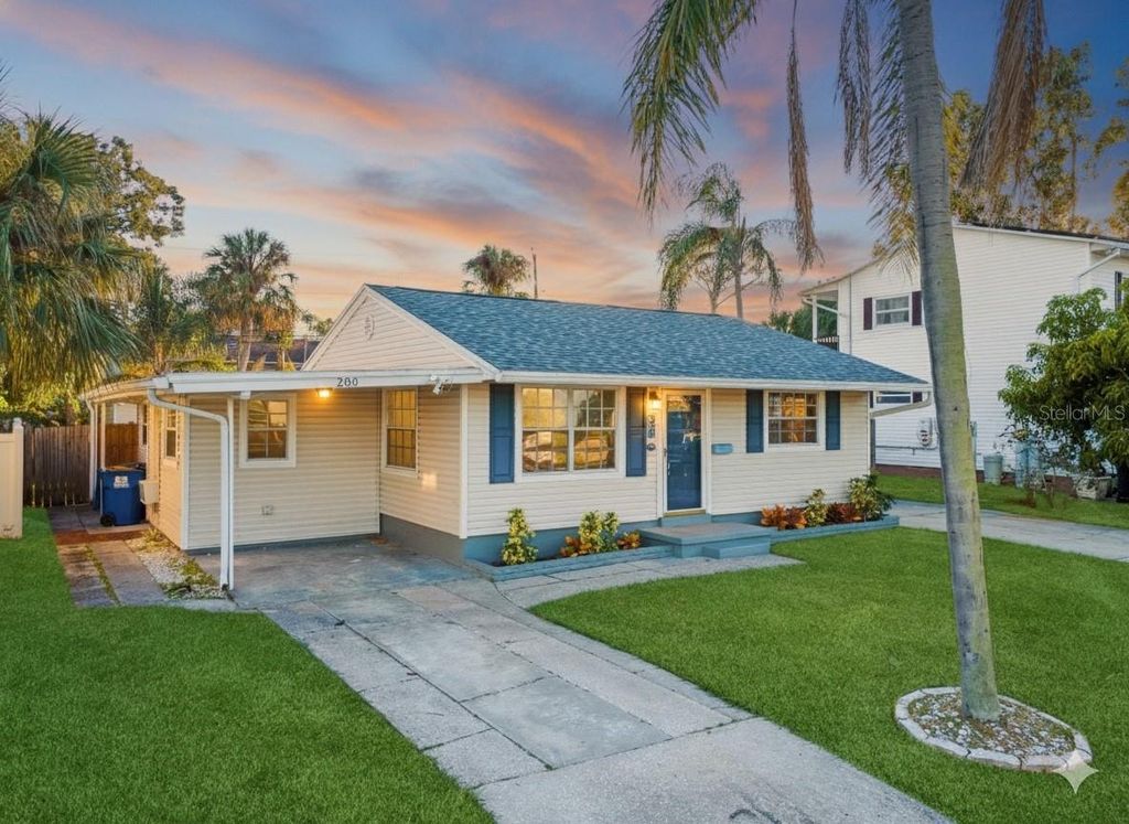 200 82ND AVENUE N, St Petersburg, FL 33702