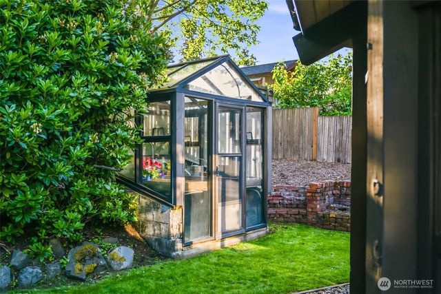 802 San Juan Avenue, Fircrest, WA 98466
