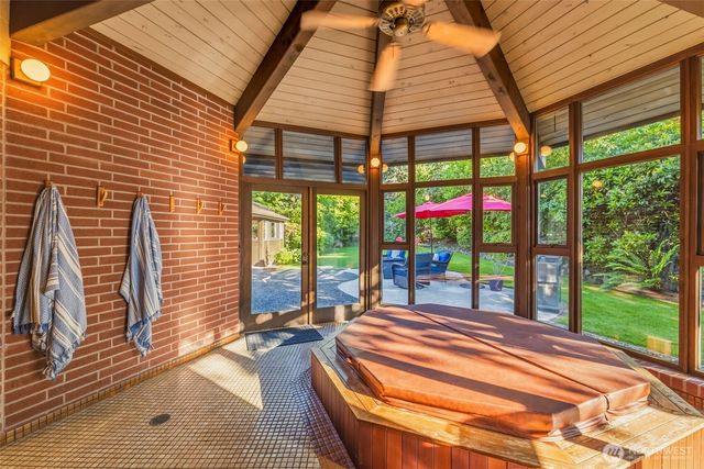 802 San Juan Avenue, Fircrest, WA 98466