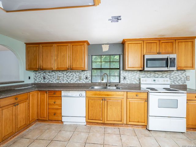 318 E Theissen Street, Boerne, TX 78006