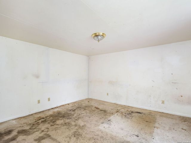 318 E Theissen Street, Boerne, TX 78006