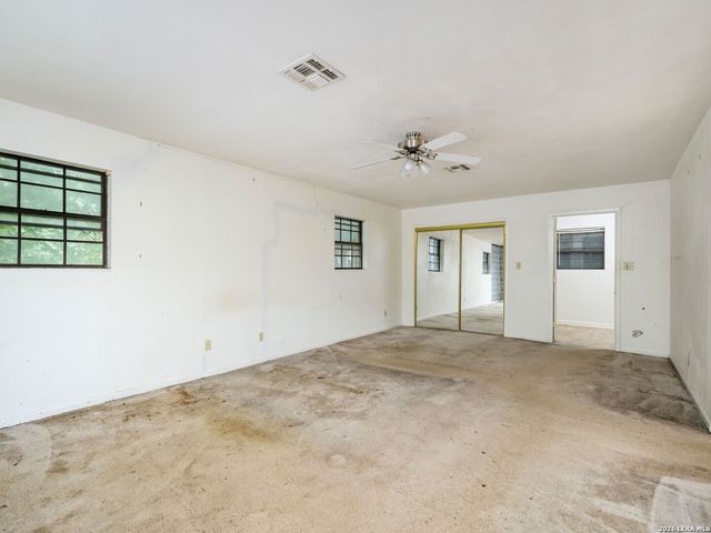318 E Theissen Street, Boerne, TX 78006
