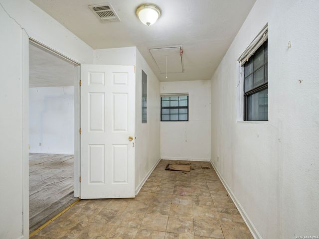 318 E Theissen Street, Boerne, TX 78006